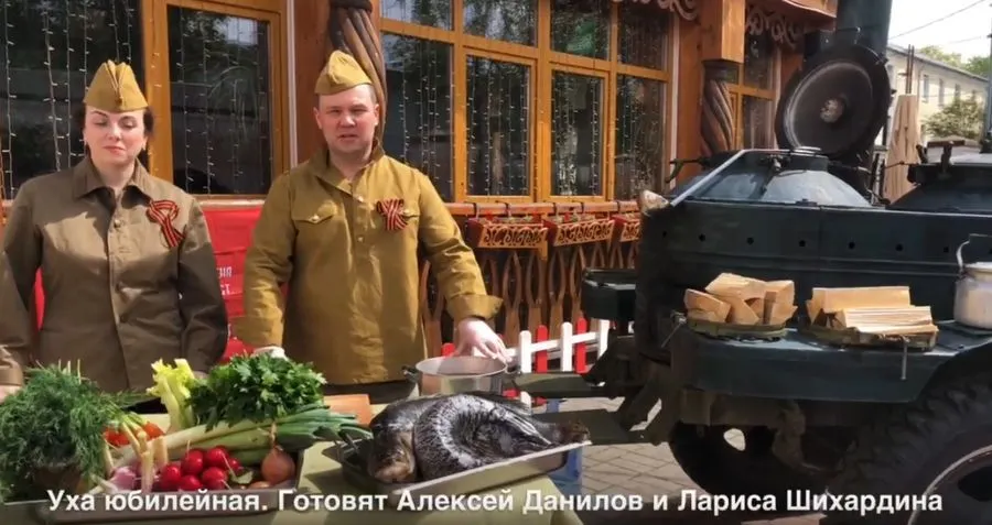 В Ярославле приготовили Юбилейную уху на полевой кухне