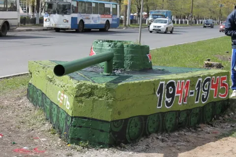 Ярославские художники «превратили» бетонную конструкцию в танк