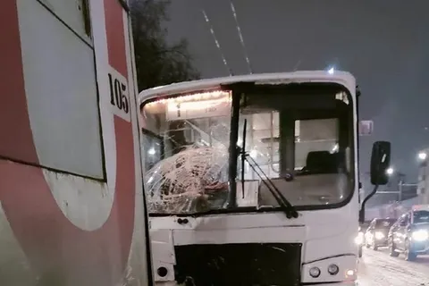 В Ярославле пассажирка пострадала в ДТП троллейбуса и автобуса