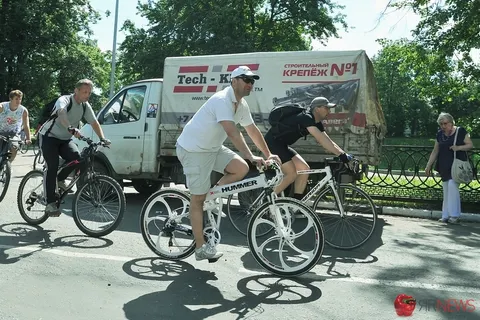 Ярославль не выбить из велосипедного седла. Фоторепортаж