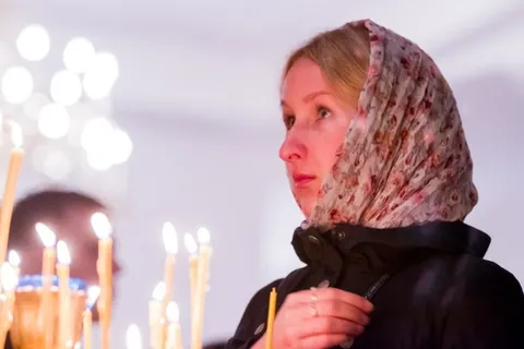 Сергей Ястребов принял участие в пасхальной службе в Успенском кафедральном соборе