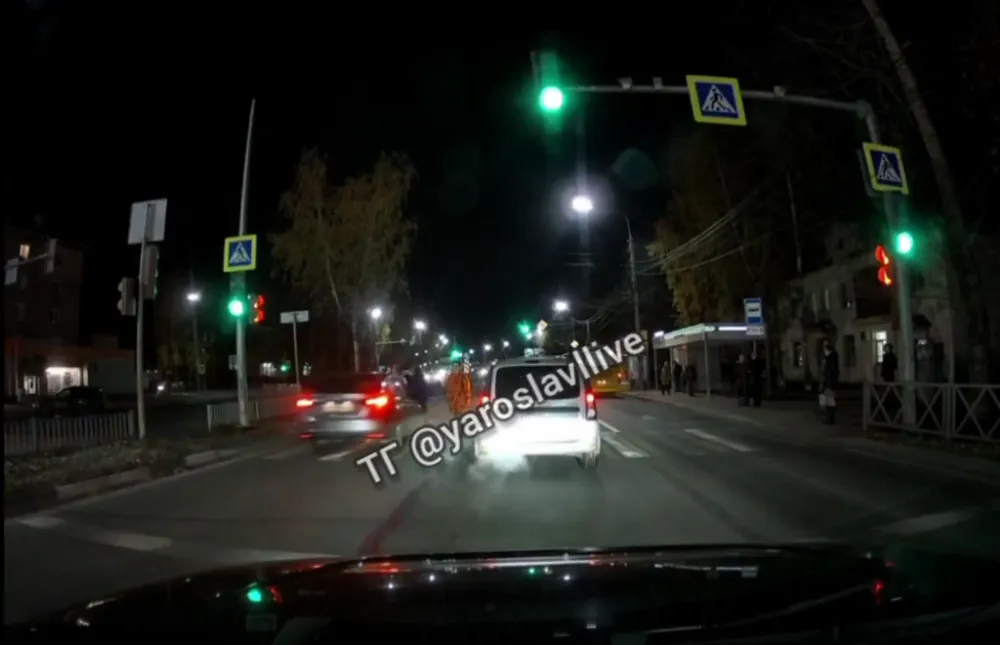 Сбитая в Заволжском районе Ярославля девушка находится в реанимации