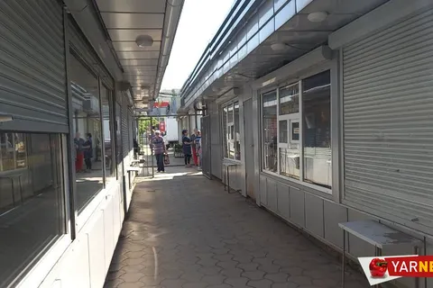 «Это рейдерский захват»: в Ярославле при 30-градусной жаре обесточили рынок