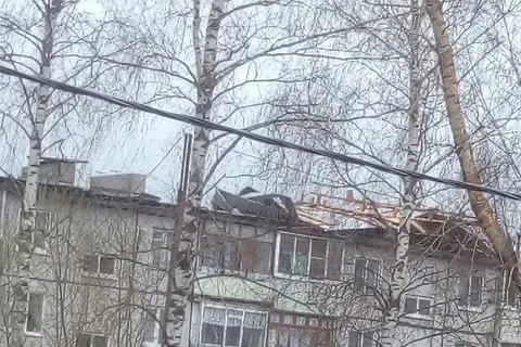 В Ярославской области с трехэтажки сдуло крышу
