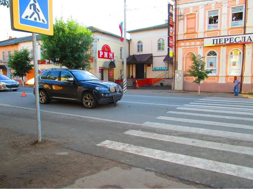 В Переславле женщину насмерть сбила «Лада» от удара врезавшегося «БМВ»