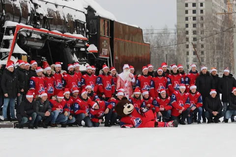 Фоторепортаж: Хоккеисты «Локомотива» сделали совместное новогоднее фото