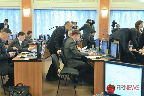 На очередном заседании муниципалитета Ярославля рассмотрено более двадцати вопросов. Фоторепортаж