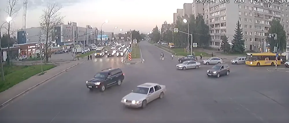 На оживленном перекрестке в Ярославле сбили мальчика