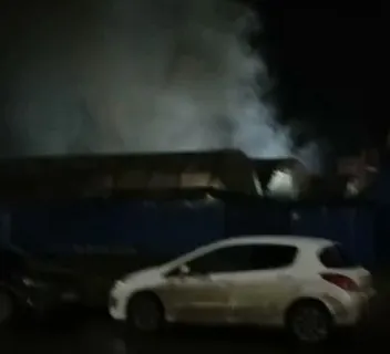 На Дзержинском рынке в Ярославле начался пожар