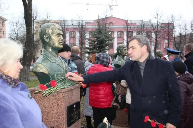 В Ярославле установлены памятные бюсты героев