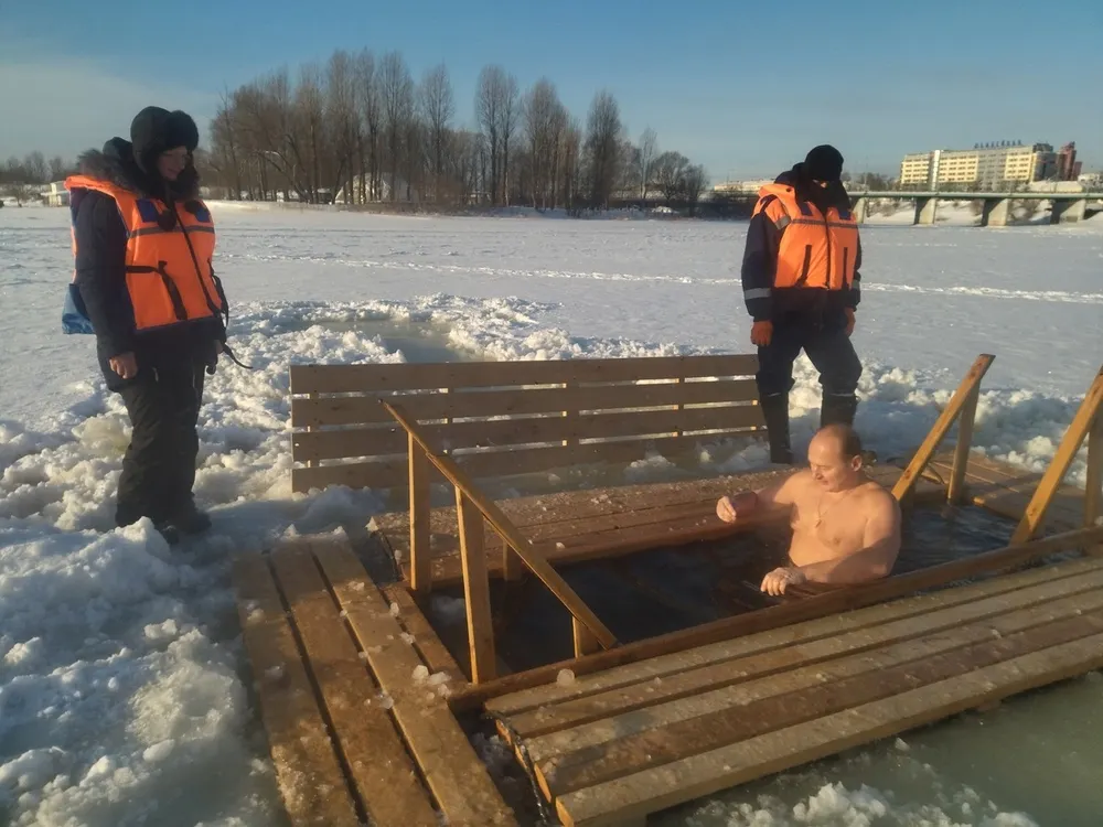 В Ярославле спасатели назвали число окунувшихся в крещенскую ночь