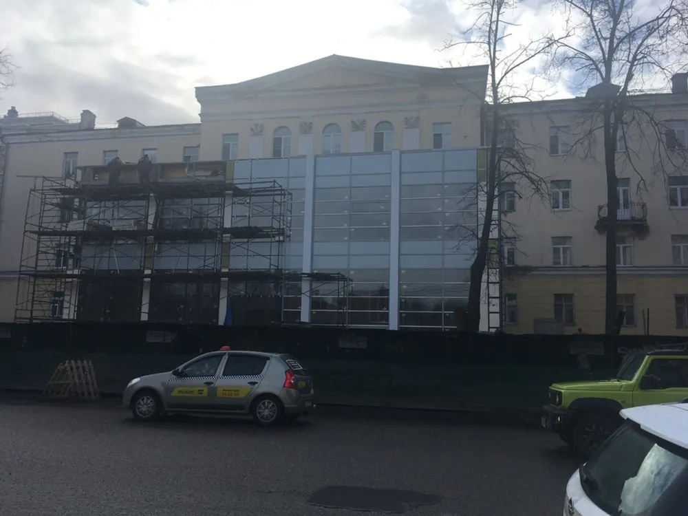 Главный архитектор Ярославля о скандальной пристройке: «Можно деревьями скрыть»