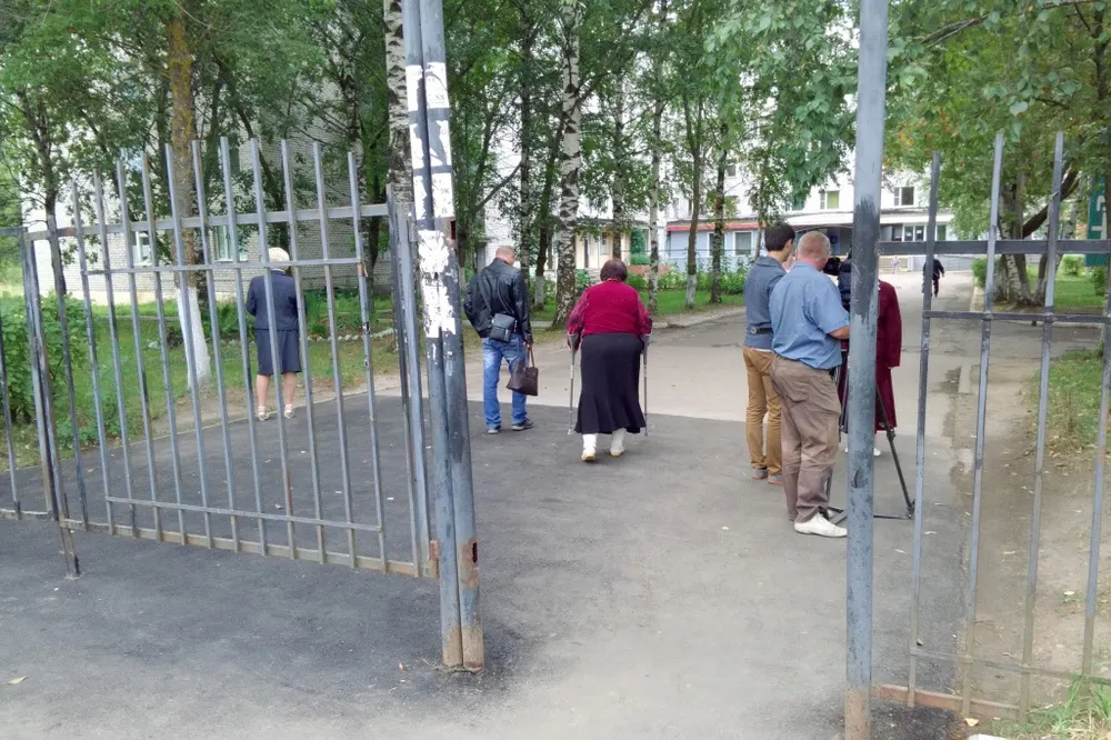 Дорогу к больнице в Тутаеве отремонтировали после вмешательства общественной приемной главы региона