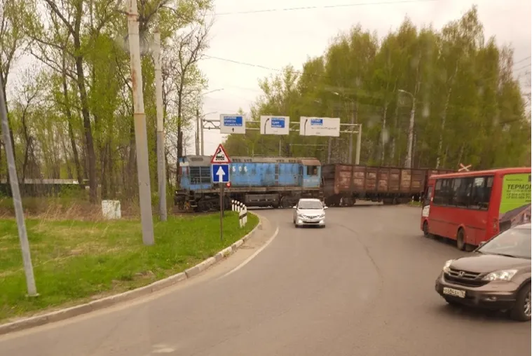 В Ярославле на въезде в Брагино поезд сошел с рельс