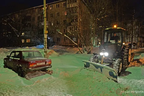 Ярославль чистят от снега ночью: убирайте свои машины!