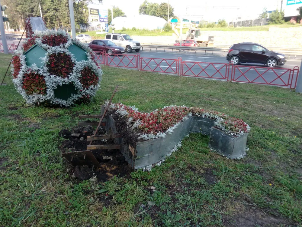В разгроме цветочной композиции на Московском проспекте подозревают десантников