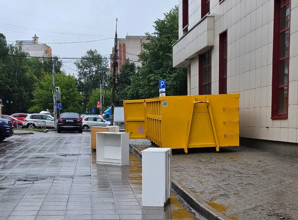 Жители боятся обрушения здания бывшего банка в Ярославле