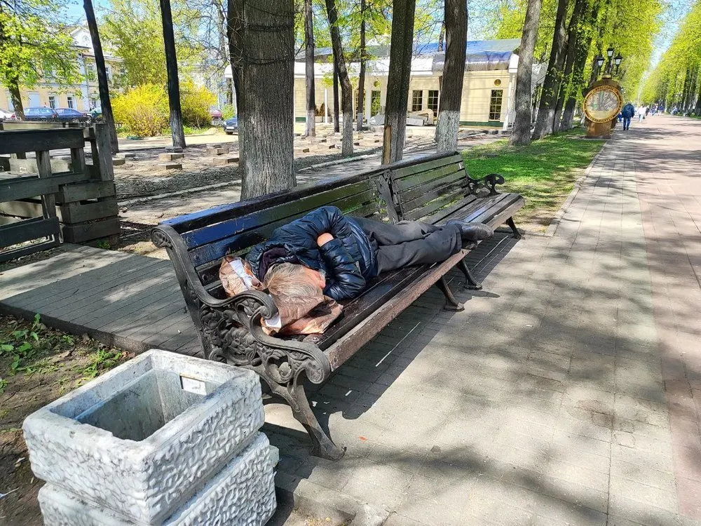 В Ярославле снова можно будет лежать на лавочках