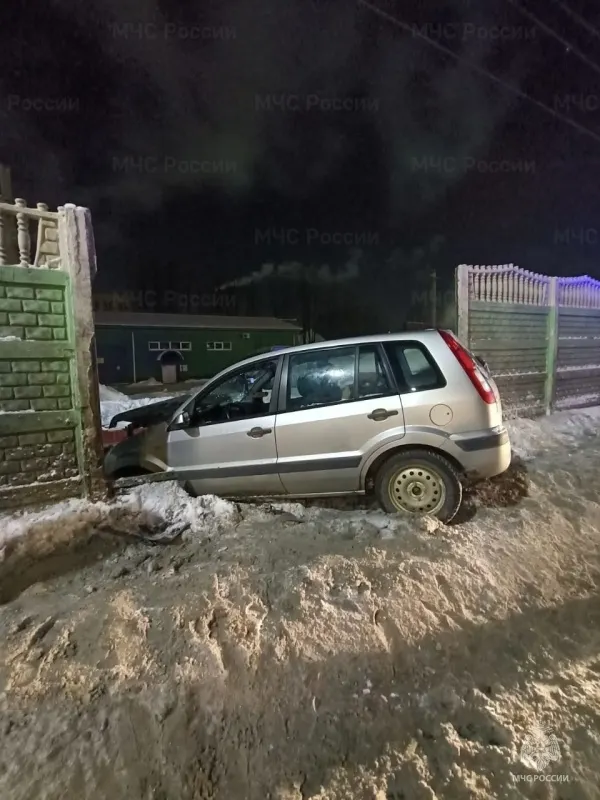 В Ярославле иномарка врезалась в забор