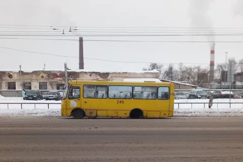 В Рыбинске маршрутка на ходу осталась без колес-ФОТО
