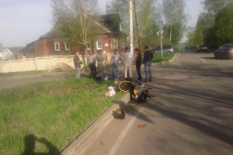 В Тутаеве столкнулись такси и скутер