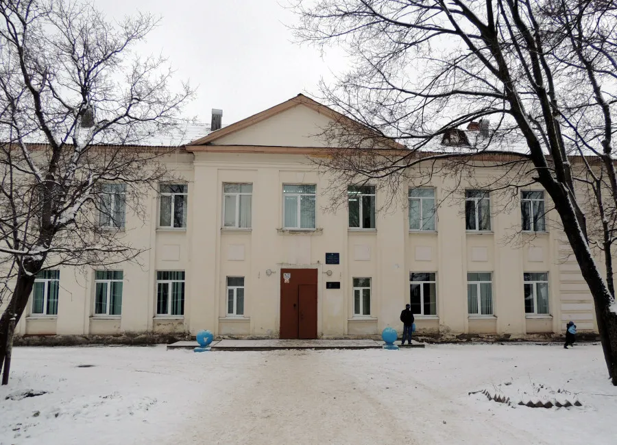Родители учеников требуют построить новый корпус школы в Данилове