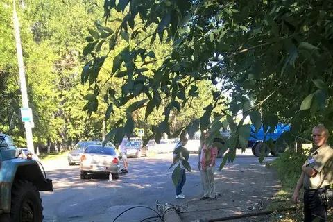 Легковушка снесла столб в Ярославле