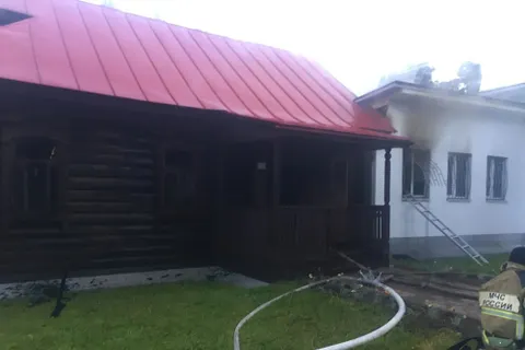 Ярославское МЧС публикует видео пожара избы Валентины Терешковой