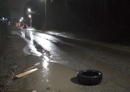 В Ярославле пробившие колеса водители часами ждут сотрудников ГИБДД