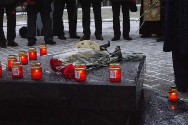 В Ярославле прошла мемориальная патриотическая акция «Зажги свечу памяти»