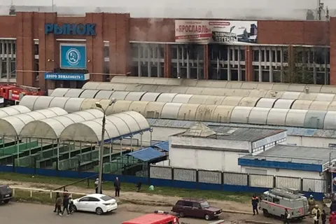 В Ярославле горит Дзержинский рынок: видео