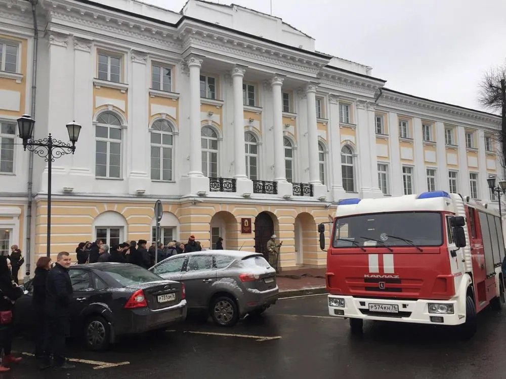 Эвакуация ярославских депутатов: фото с места ЧП