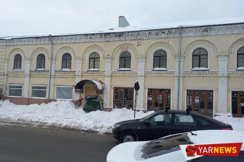 В центре Ярославля обнаружены знаменитые «губернаторские» стулья с ленточками