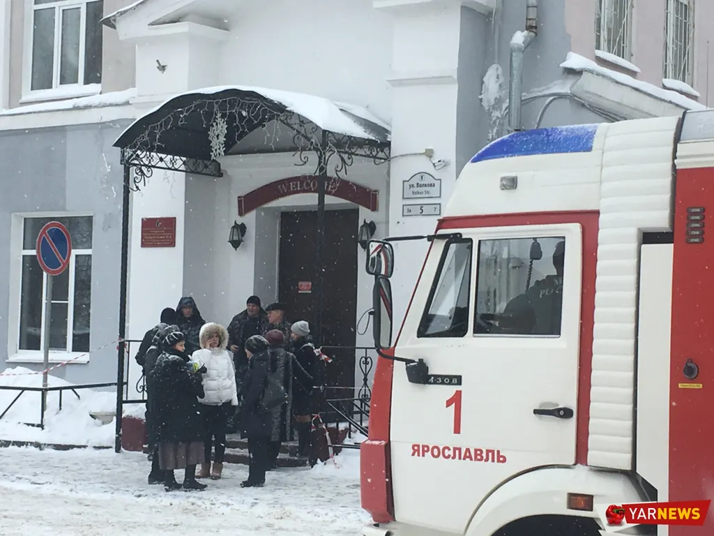 В Ярославле эвакуировали персонал и учеников школы №4
