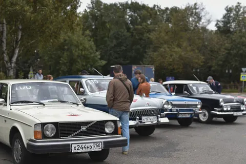В Ярославле прошло ралли исторических автомобилей