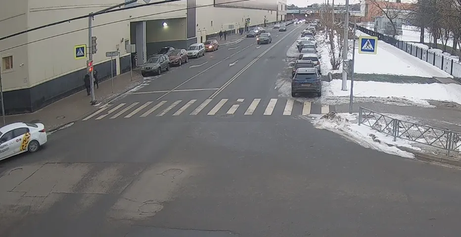 На парковке «Ауры» в Ярославле образовались пробки
