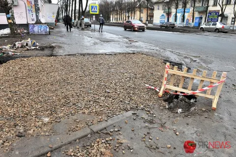 В Ярославле вновь обвалился асфальт. Фоторепортаж