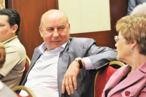 Визит лидеров партии РПР-ПАРНАС Михаила Касьянова и Владимира Рыжкова ажиотажа в Ярославле не вызвал. С фото