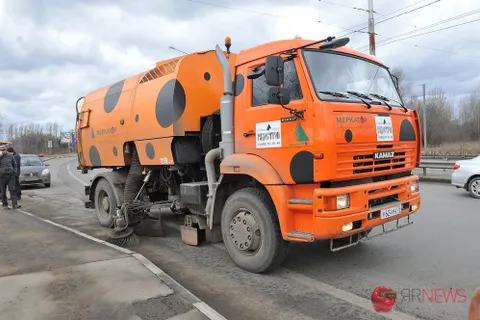 В Ярославле появилась новая техника для качественной уборки дорог