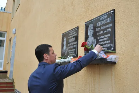 Дмитрий Миронов навестил Туношенскую школу