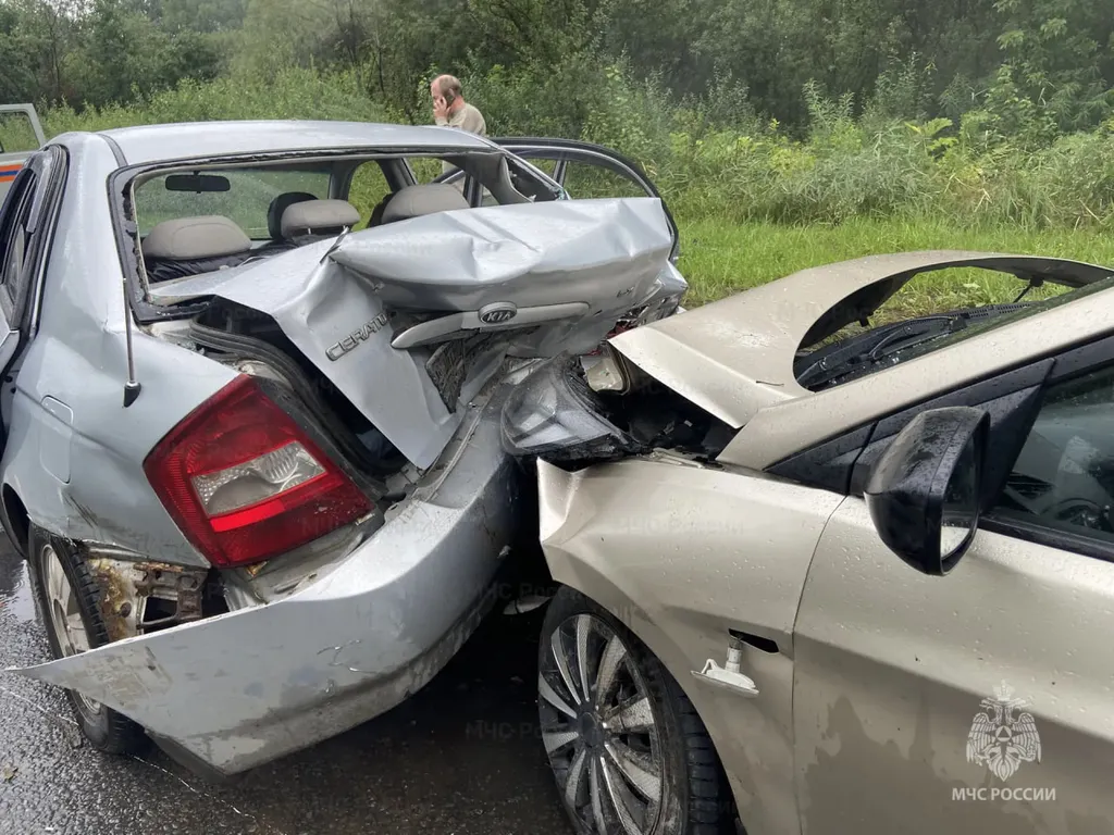 В Ярославле спасатели деблокировали пострадавшего в ДТП