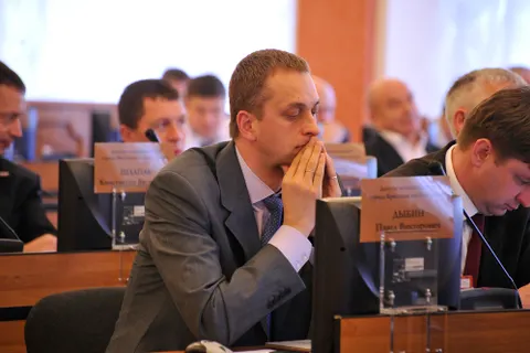 Депутаты муниципалитета Ярославля крупным планом. Фоторепортаж