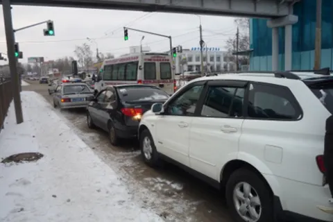 Сразу пять легковушек «поцеловались» с утра на Московском проспекте в Ярославле