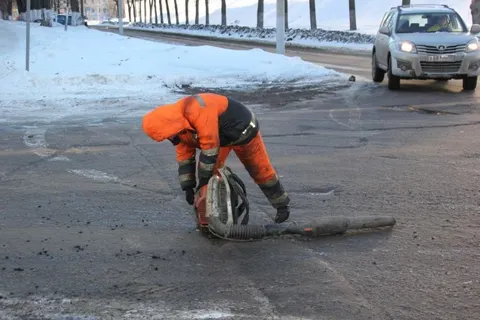 На улице Терешковой в Ярославле провели аварийно-ямочный ремонт