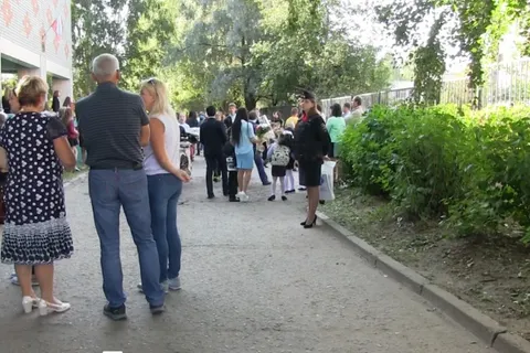 В Ярославле наградили спасших тонущего двухлетнего малыша школьников