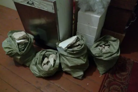 Так начался капремонт: в квартире в центре Ярославля обвалился потолок