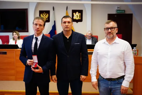 В Думе вручены награды ярославским волонтерам, помогающим бойцам СВО