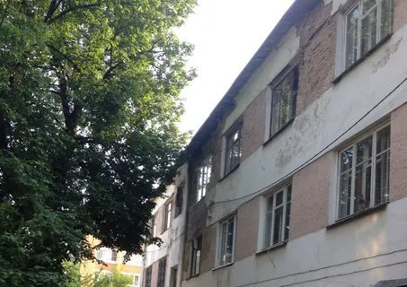 В жилом доме в Ярославле рухнула часть стены