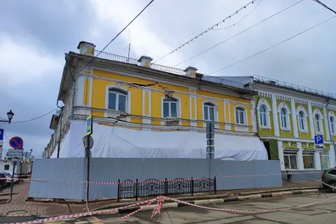 В Ярославле из-за угрозы обрушения здания перекрыли улицу