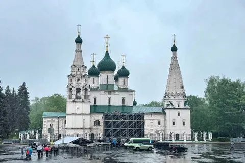 На главной площади Ярославля ставят трибуны ради хоккея